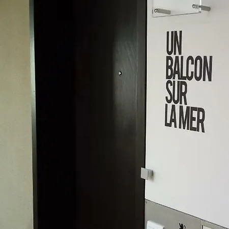 Un Balcon Sur La *