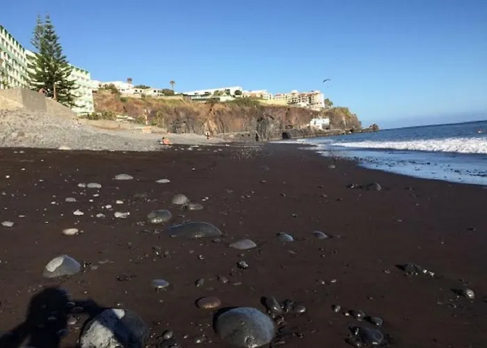 Un Balcon Sur La Funchal (Madeira)
